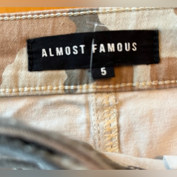 Almost Famous Camo Mini Skirt SZ 5 Button Front Cotton Stretch Y2K Denim - Picture 4 of 8